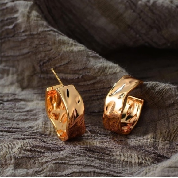 GOLD 14k Gold Plated Textured Cuff Hoop Earrings - Picture 2 of 3